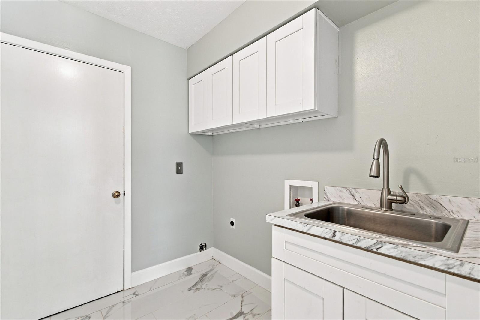 7233 WOODBROOK DR — photo 39