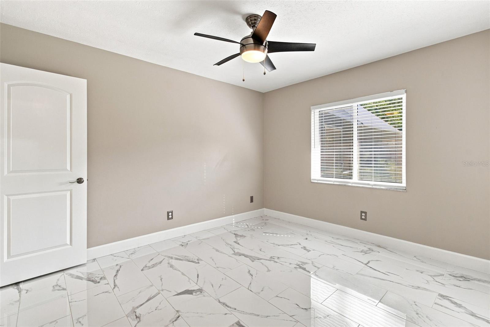 7233 WOODBROOK DR — photo 32