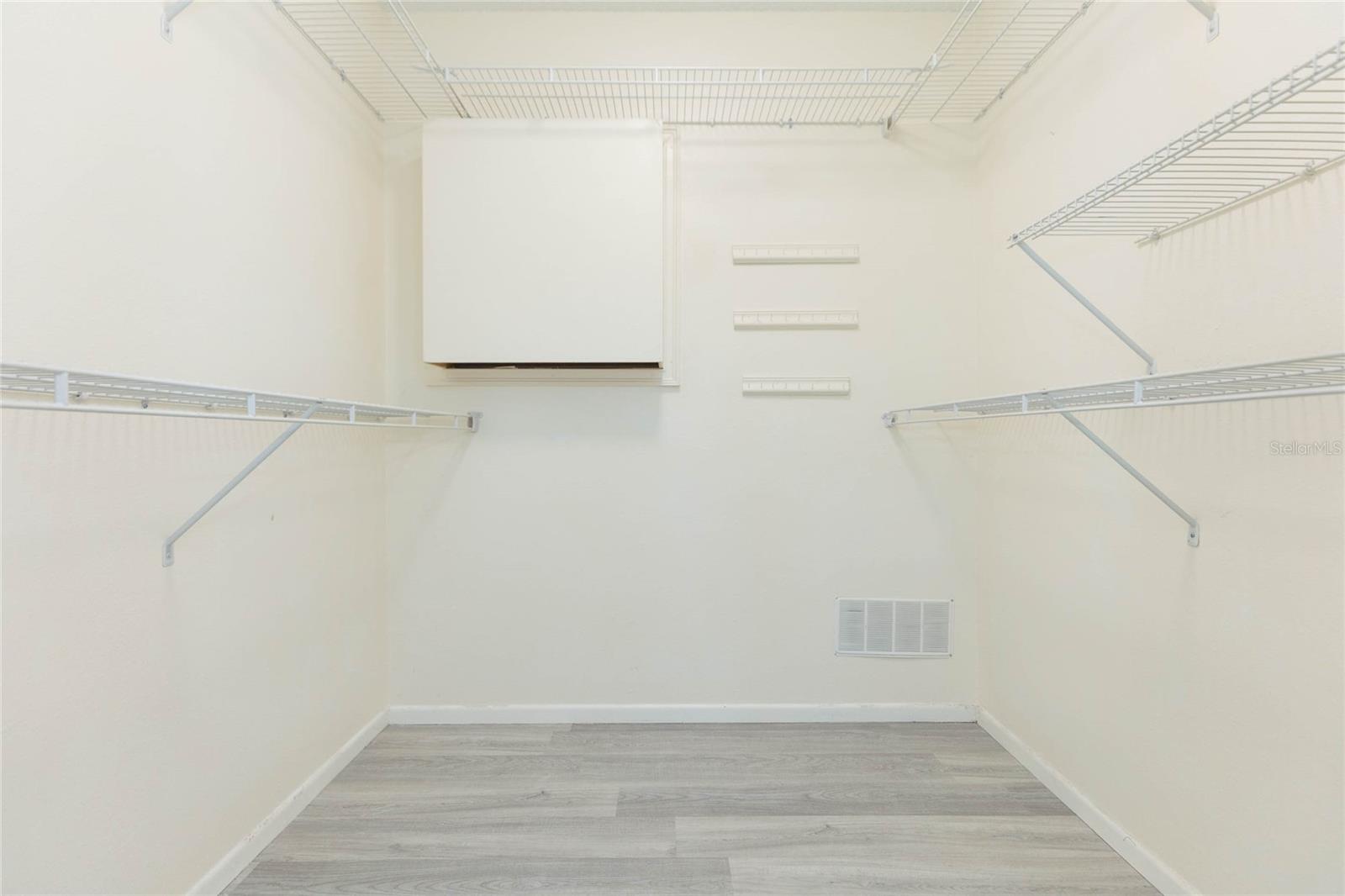 8423 PEBBLE DR — photo 31