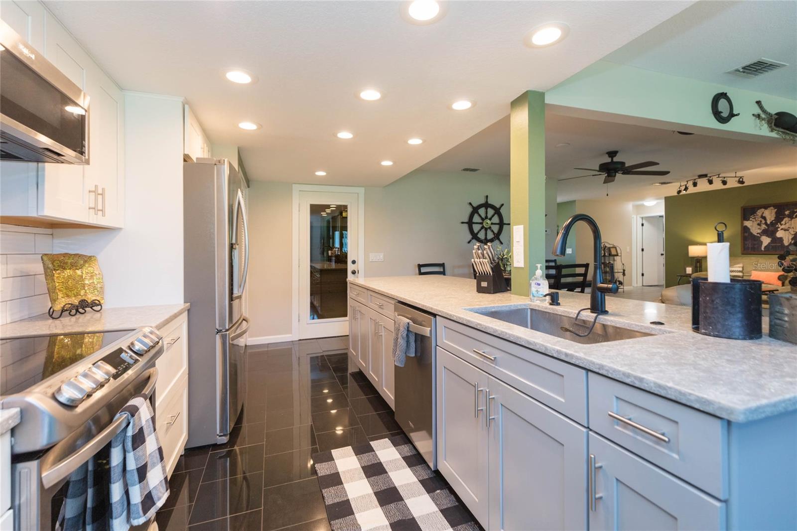 8423 PEBBLE DR — photo 18