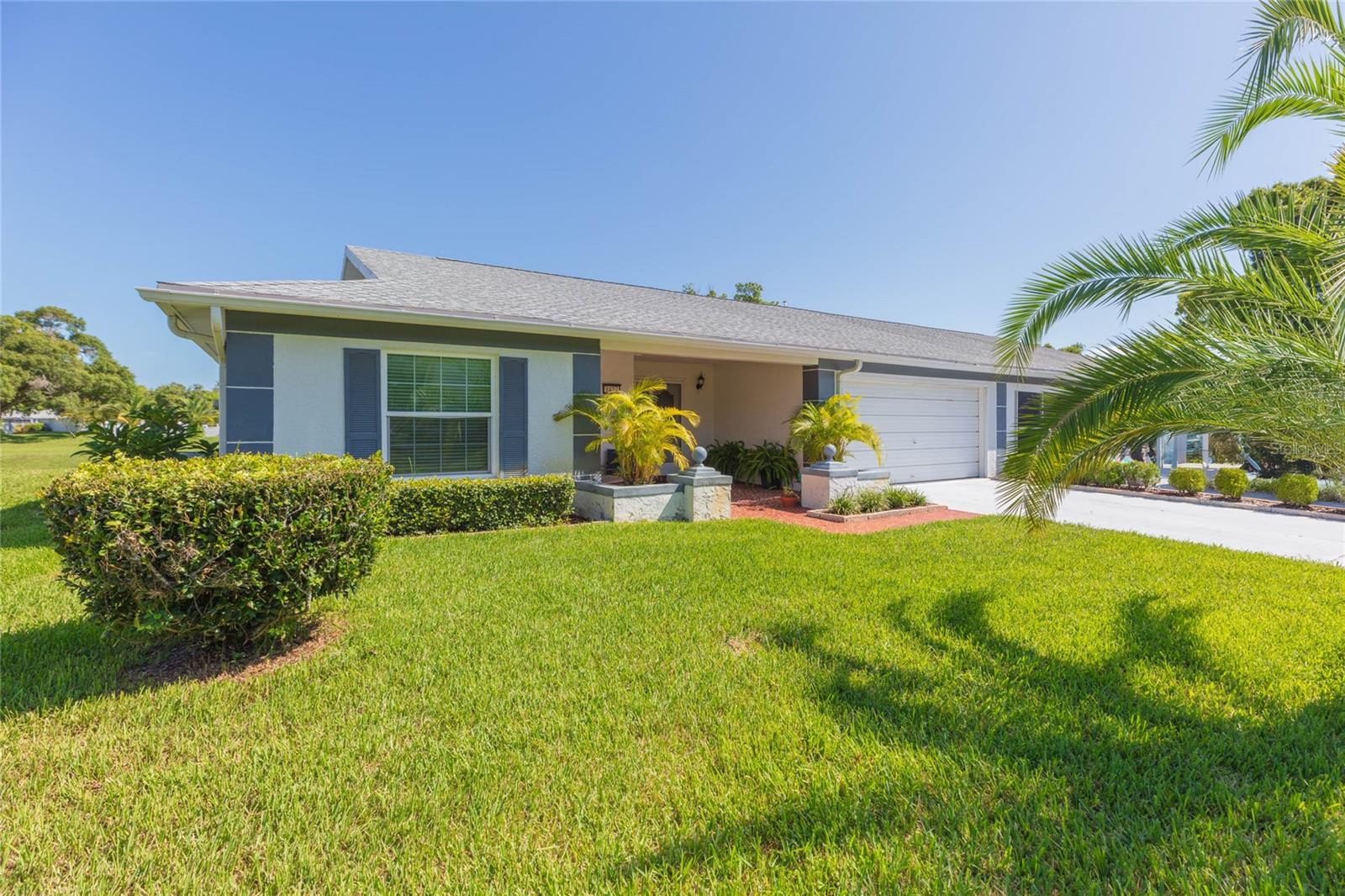 8423 PEBBLE DR — photo 2