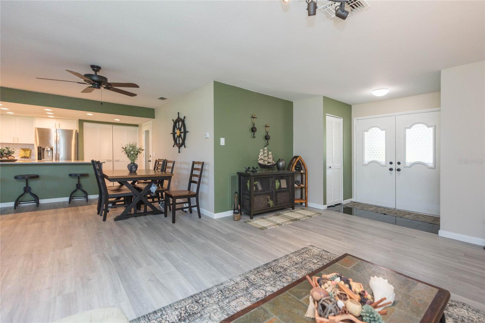 8423 PEBBLE DR — photo 8