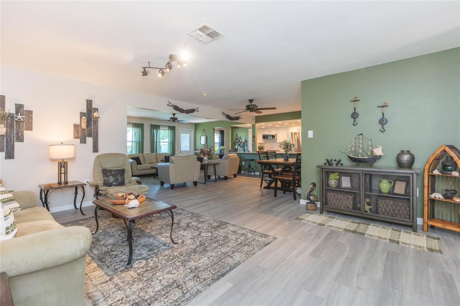 8423 PEBBLE DR — photo 7