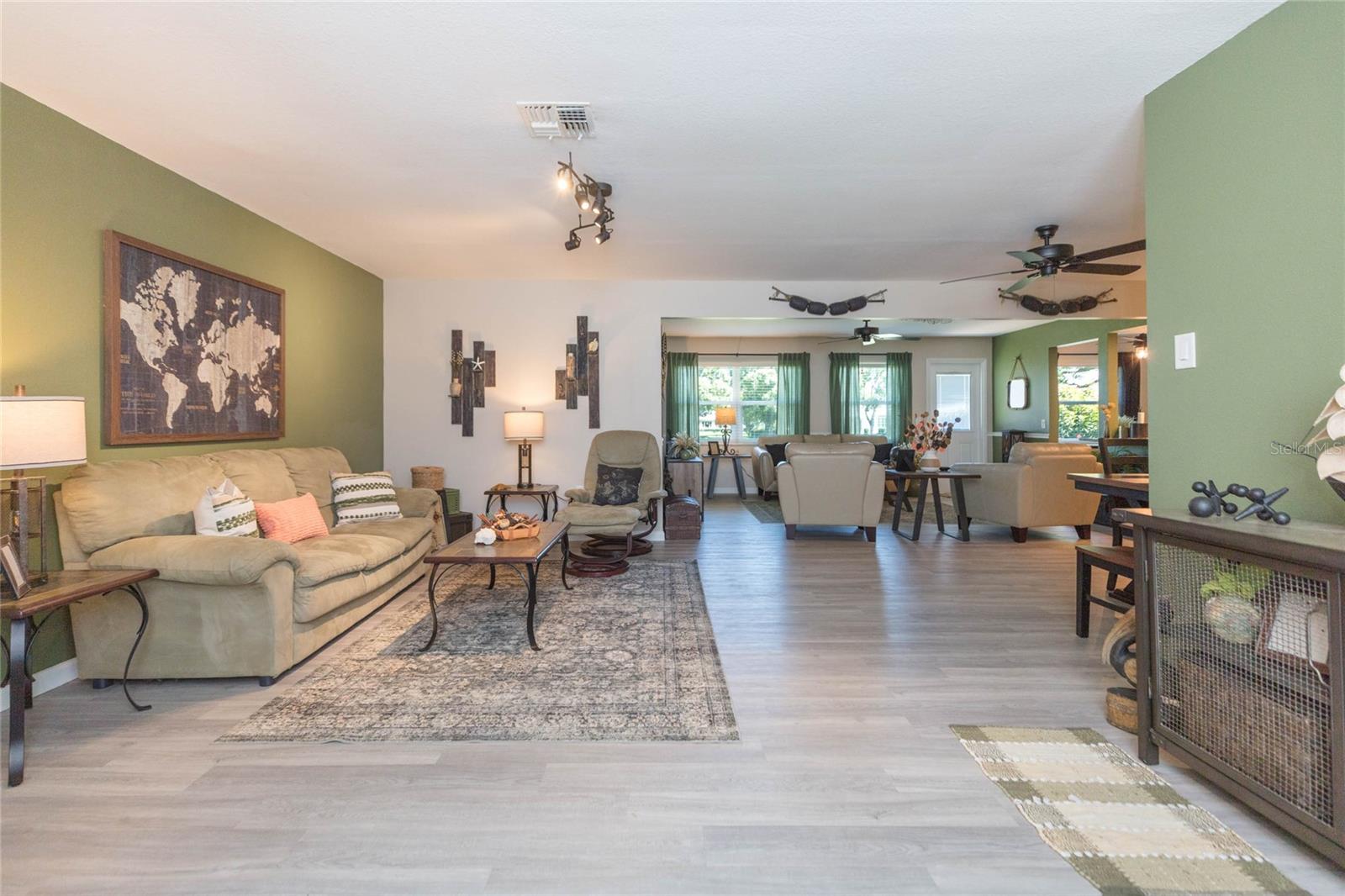 8423 PEBBLE DR — photo 6