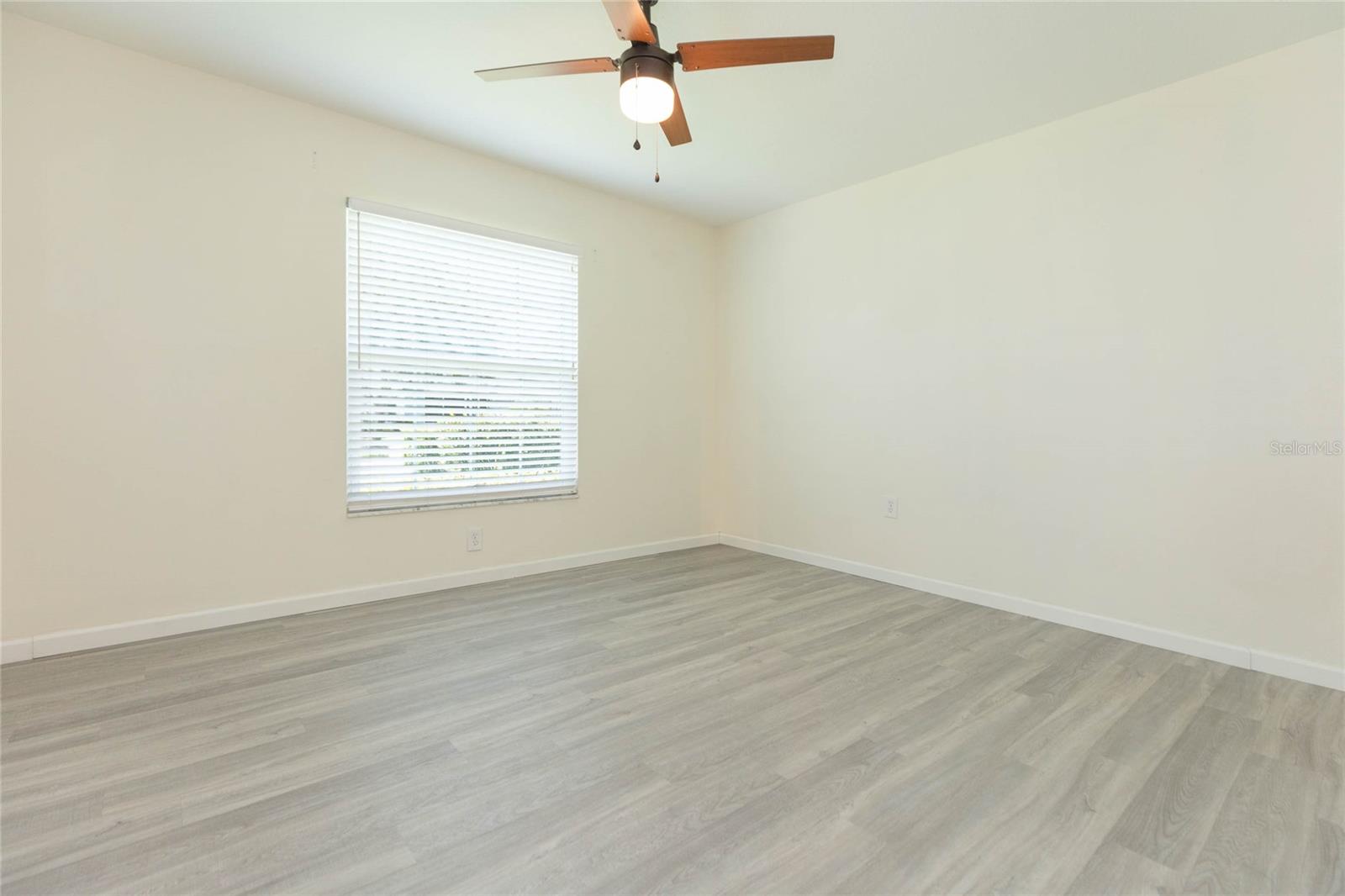 8423 PEBBLE DR — photo 21
