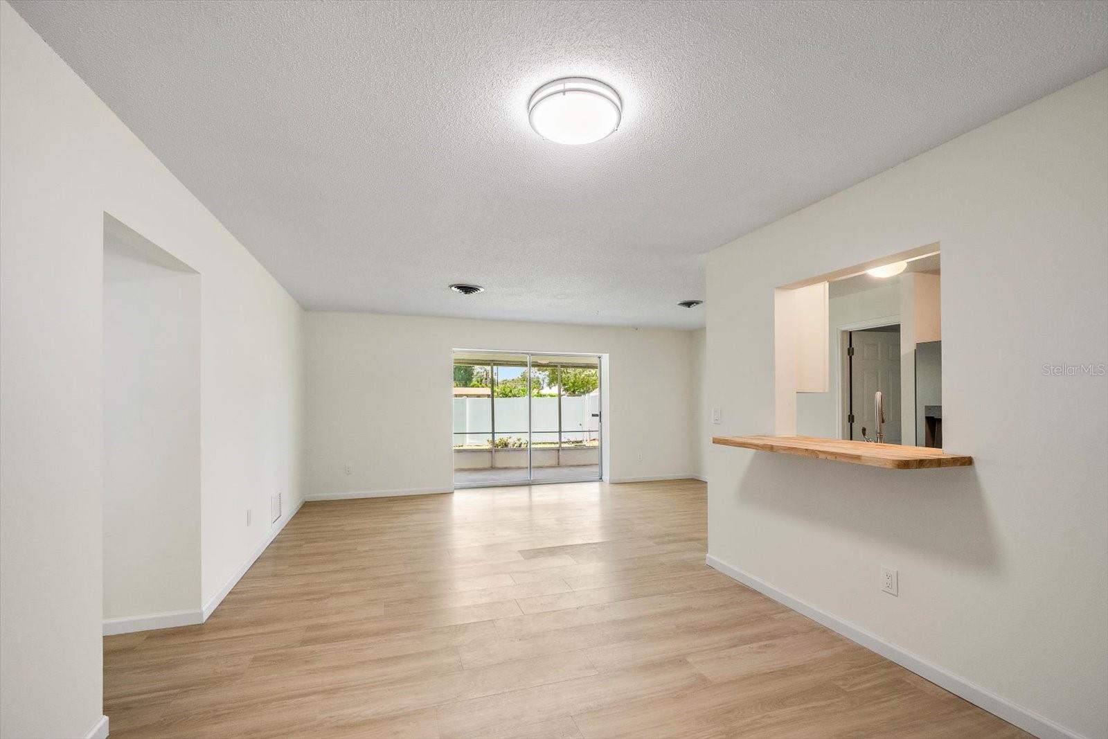 987 QUEEN RD — photo 14