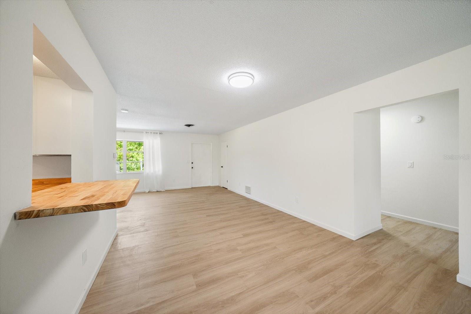 987 QUEEN RD — photo 13