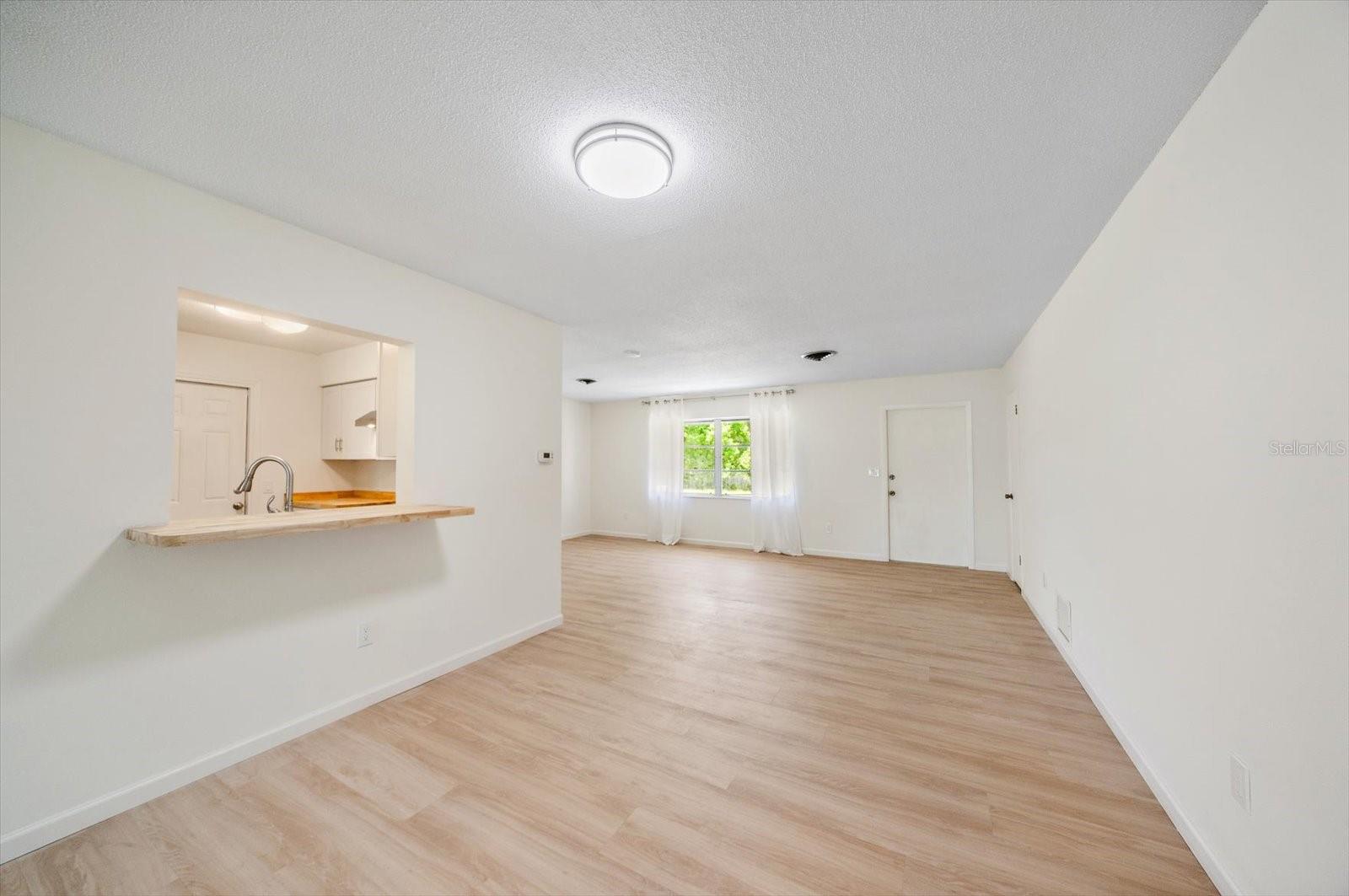 987 QUEEN RD — photo 12