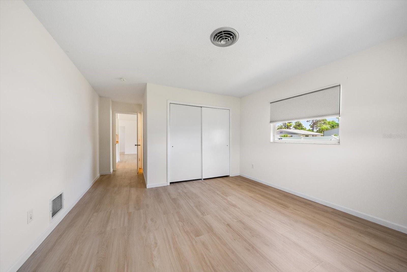 987 QUEEN RD — photo 25