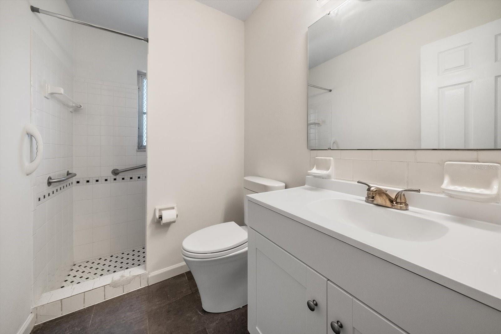 987 QUEEN RD — photo 26