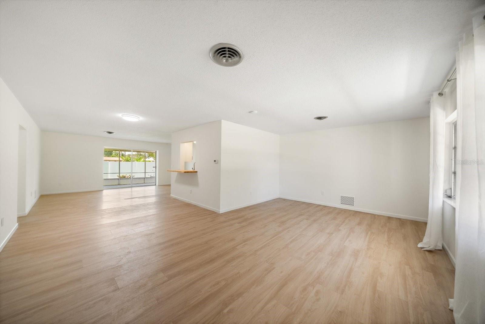 987 QUEEN RD — photo 15