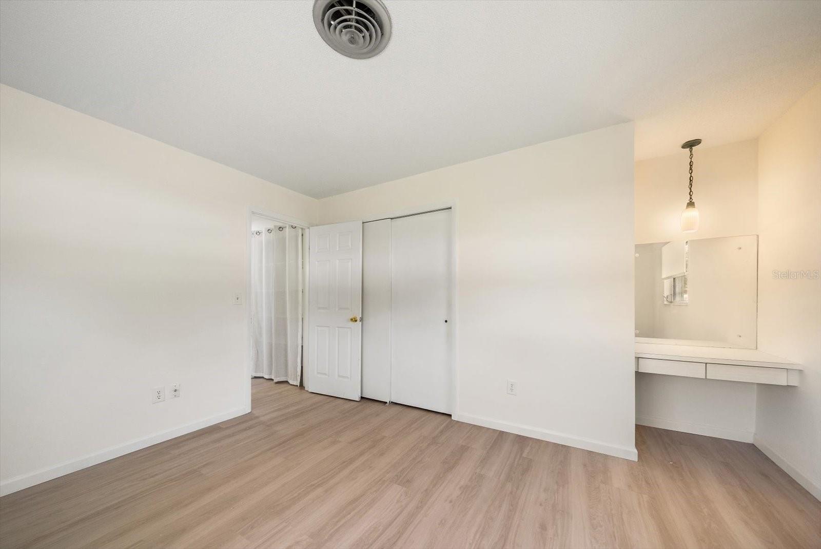 987 QUEEN RD — photo 22