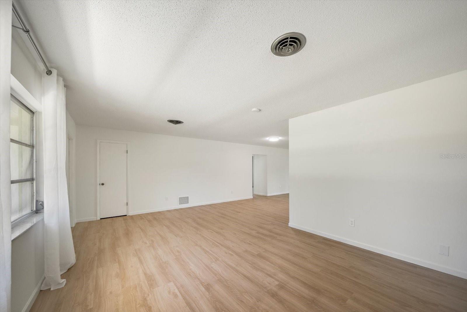 987 QUEEN RD — photo 28