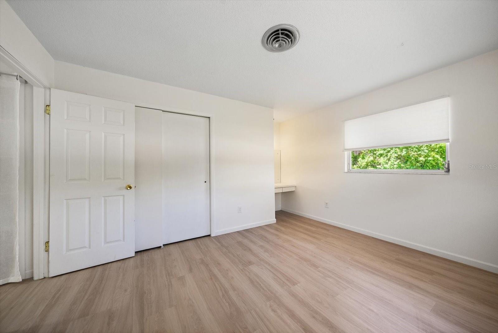 987 QUEEN RD — photo 21