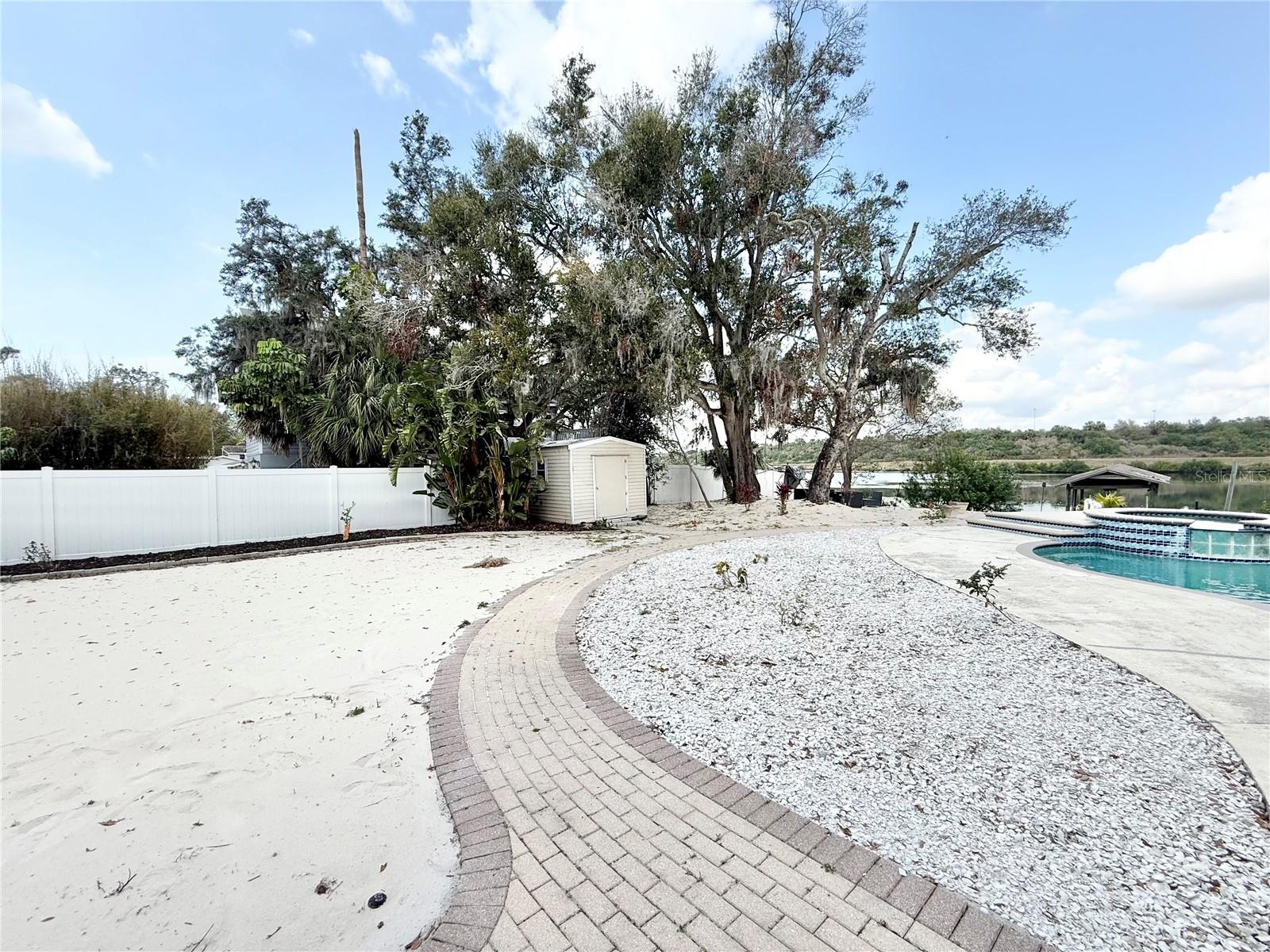 6710 MYRNA DR — photo 9