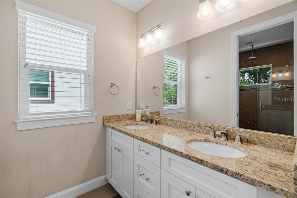 3203 W SANTIAGO ST #B — photo 26