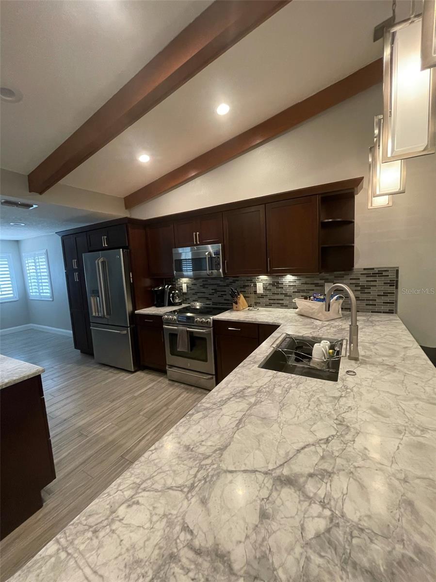 1450 MAHOGANY LN — photo 3