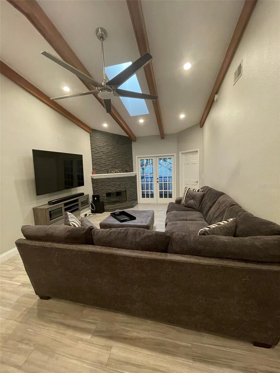 1450 MAHOGANY LN — photo 8