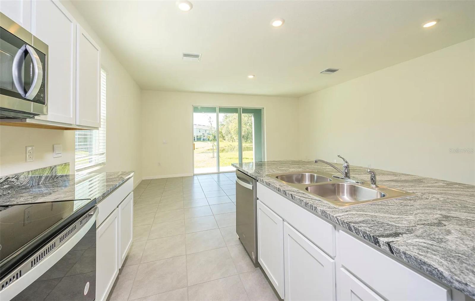 1623 HUBBELL RD — photo 9