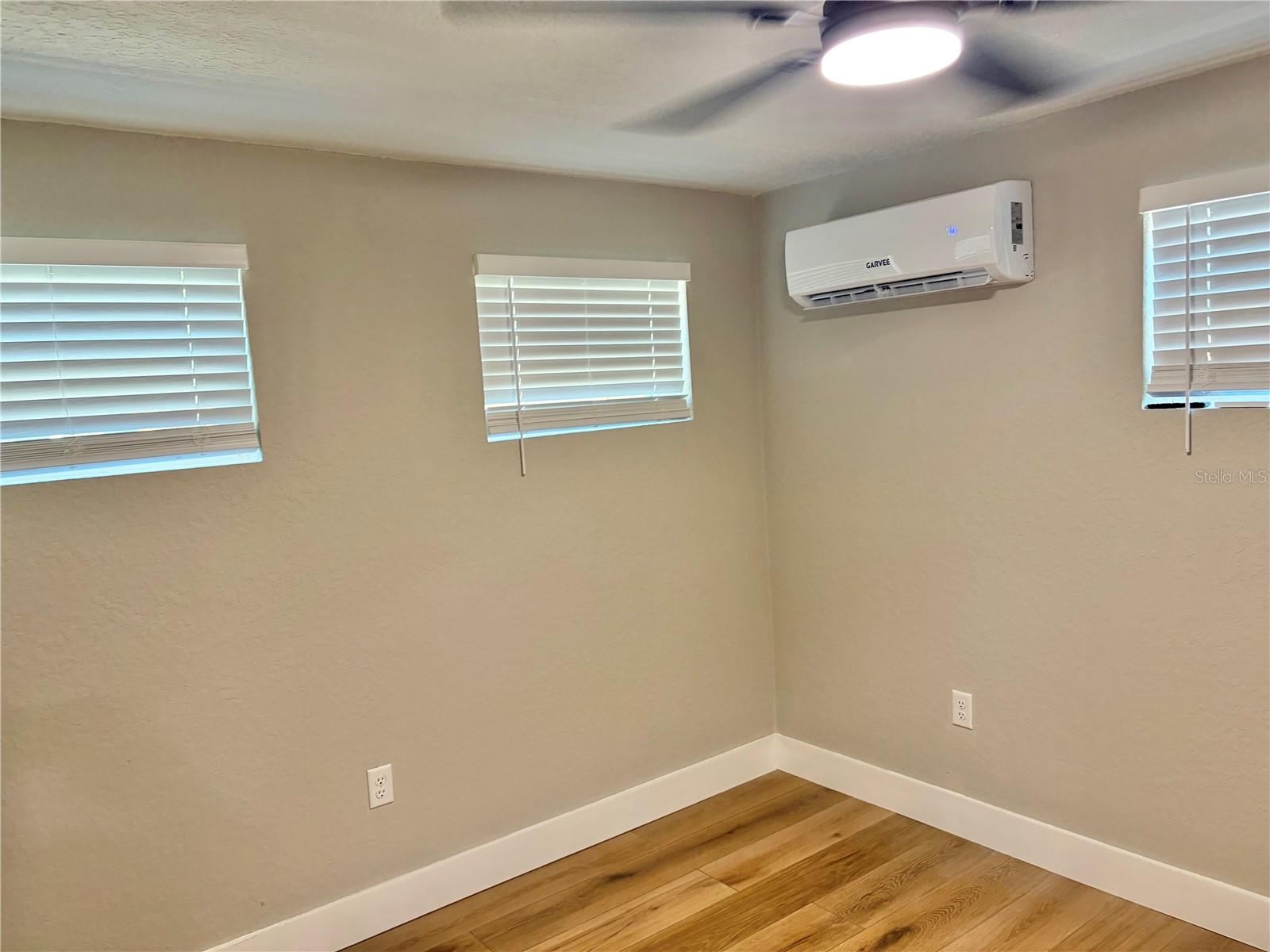 12119 VICTORY DR — photo 27