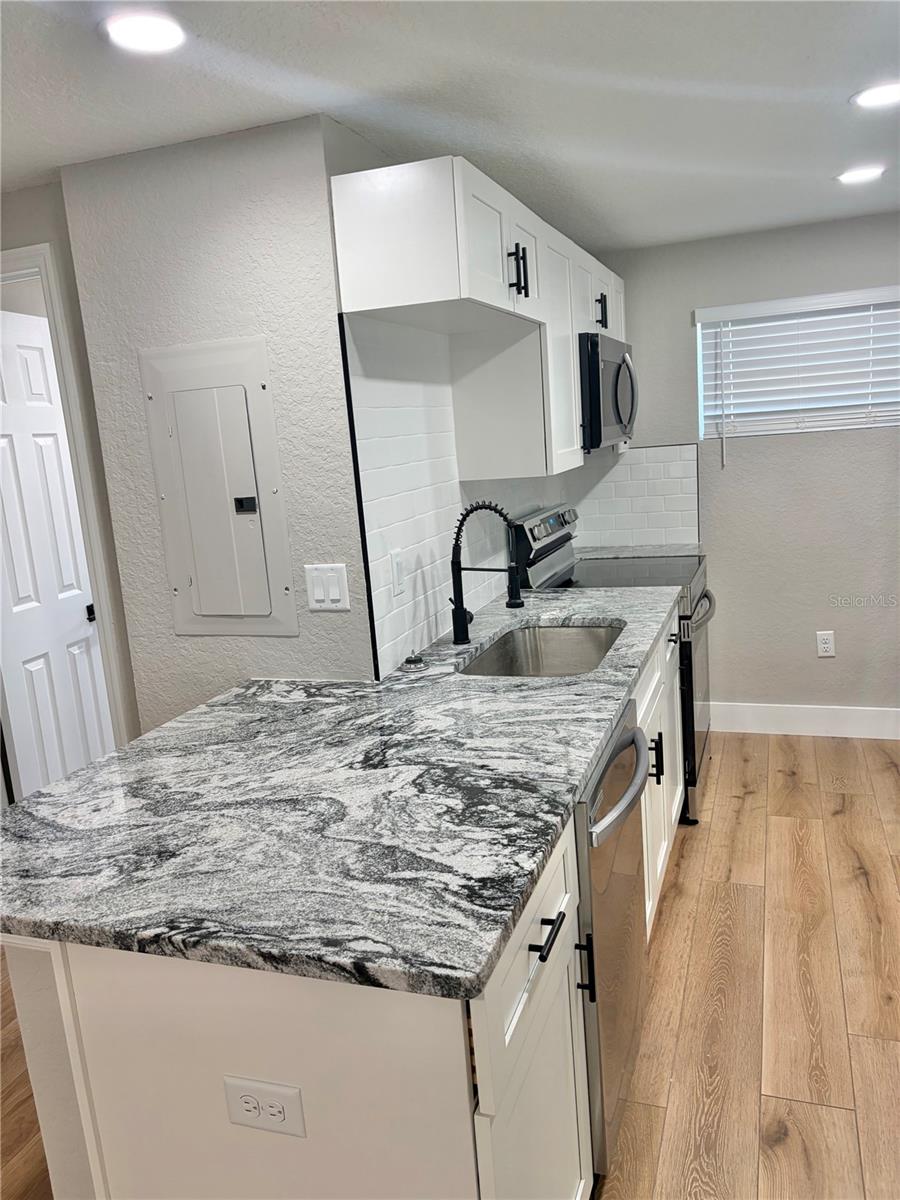 12119 VICTORY DR — photo 18