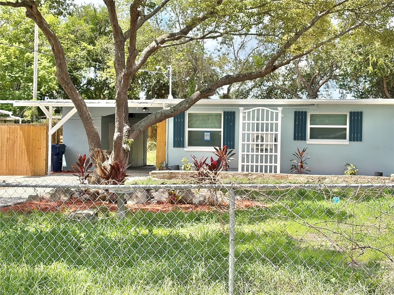 12119 VICTORY DR — photo 3