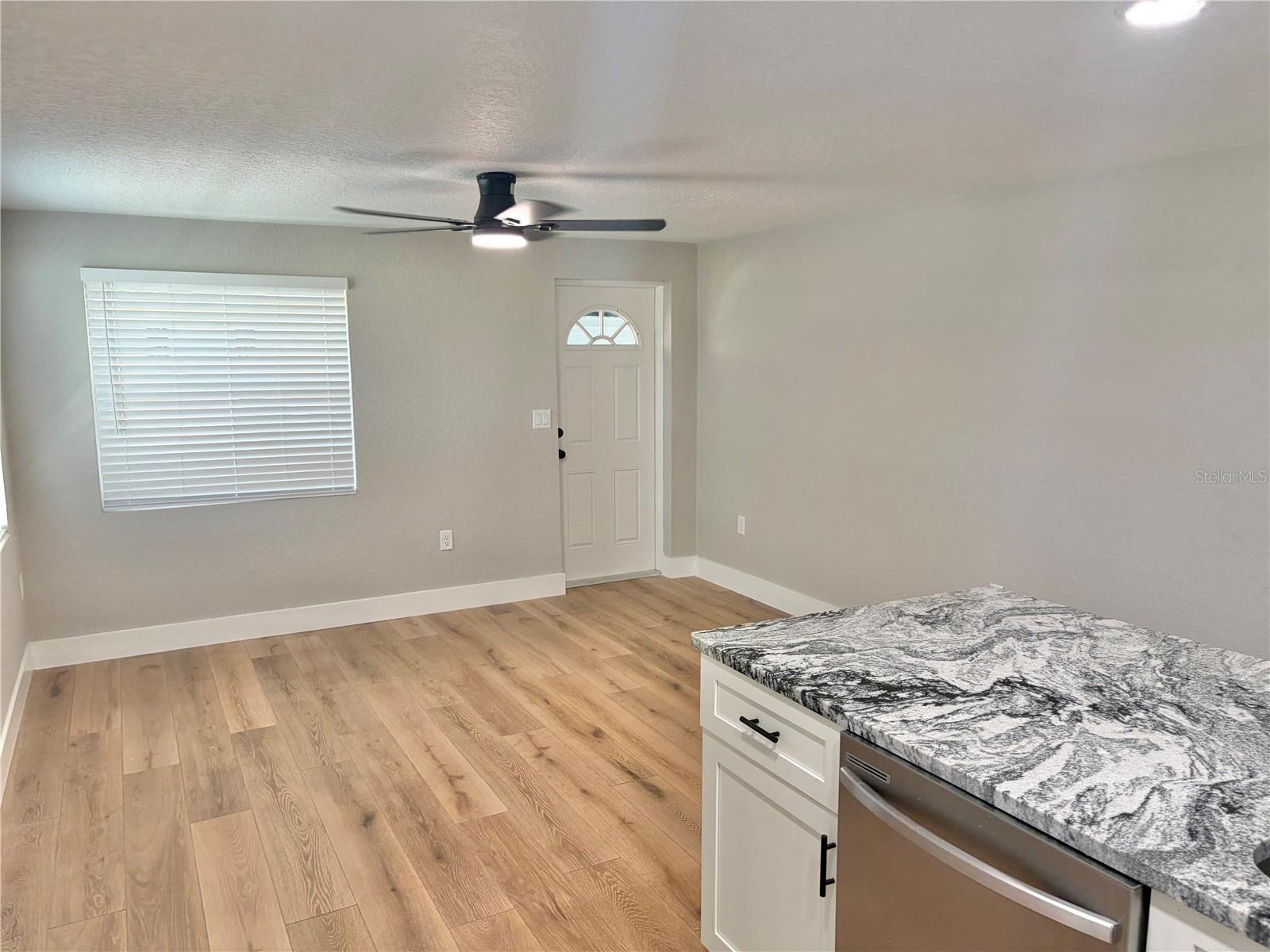 12119 VICTORY DR — photo 8