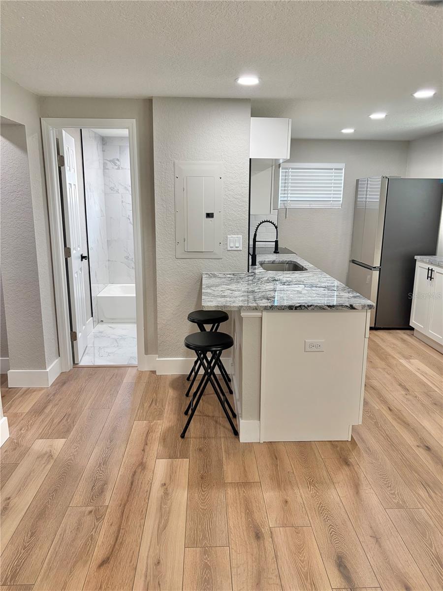 12119 VICTORY DR — photo 9