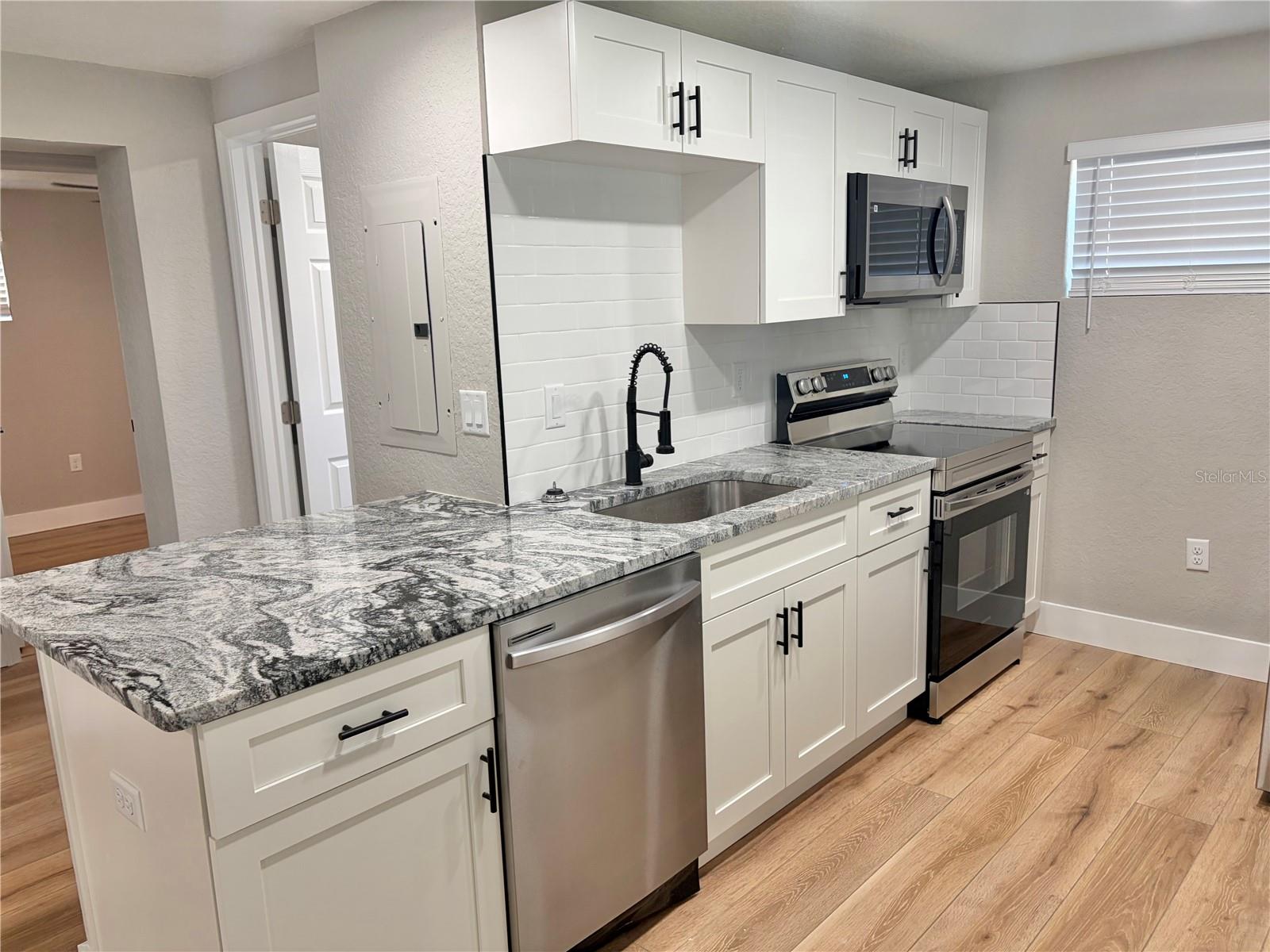 12119 VICTORY DR — photo 19