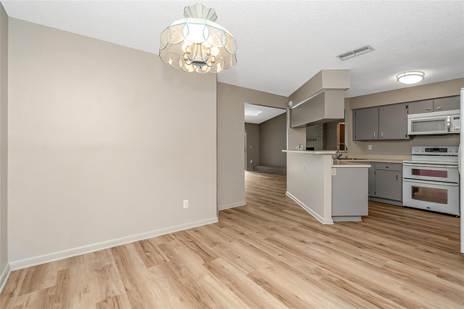17717 CRANBROOK DR — photo 22