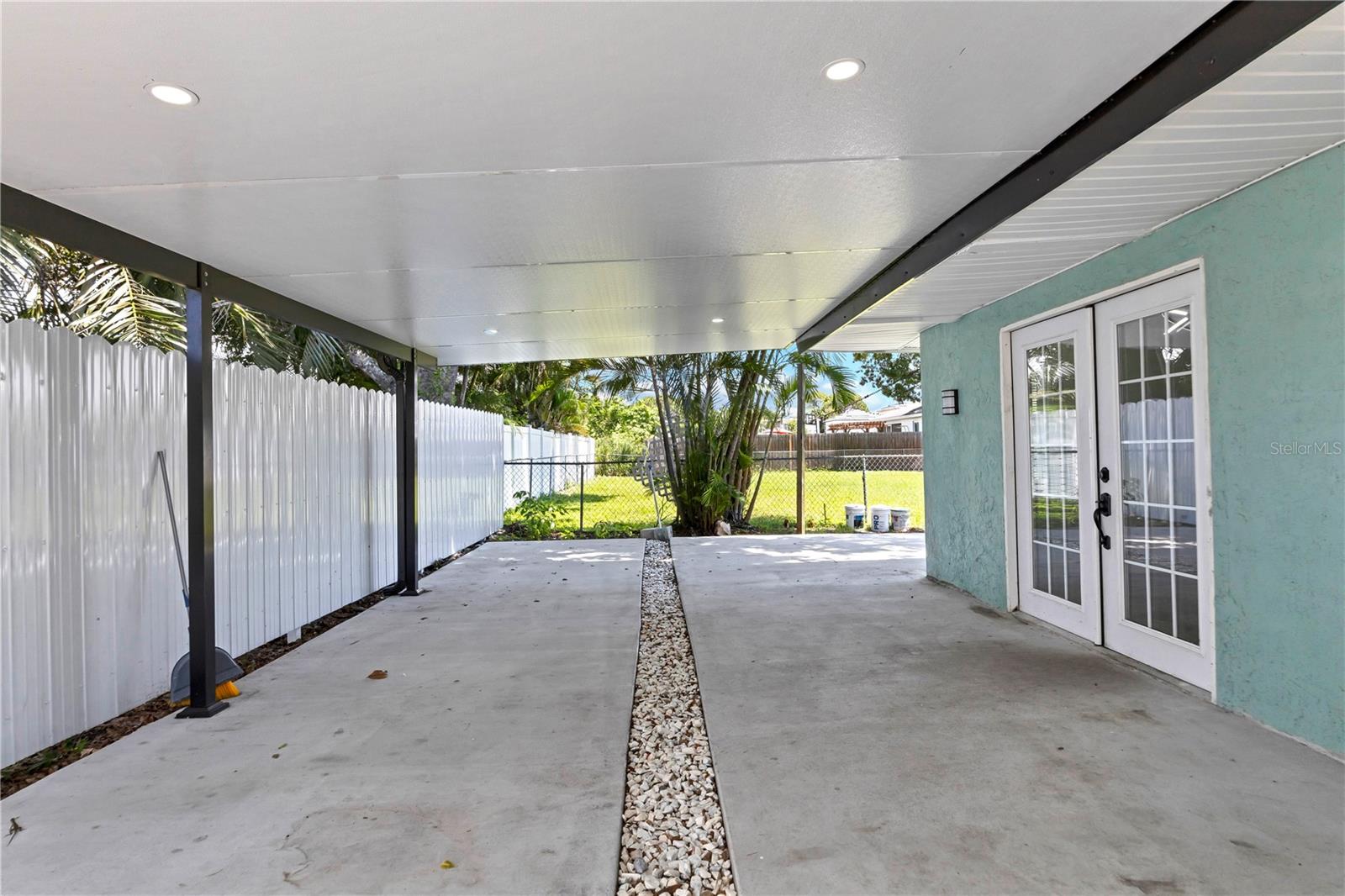 2839 OLYMPIC ST — photo 3