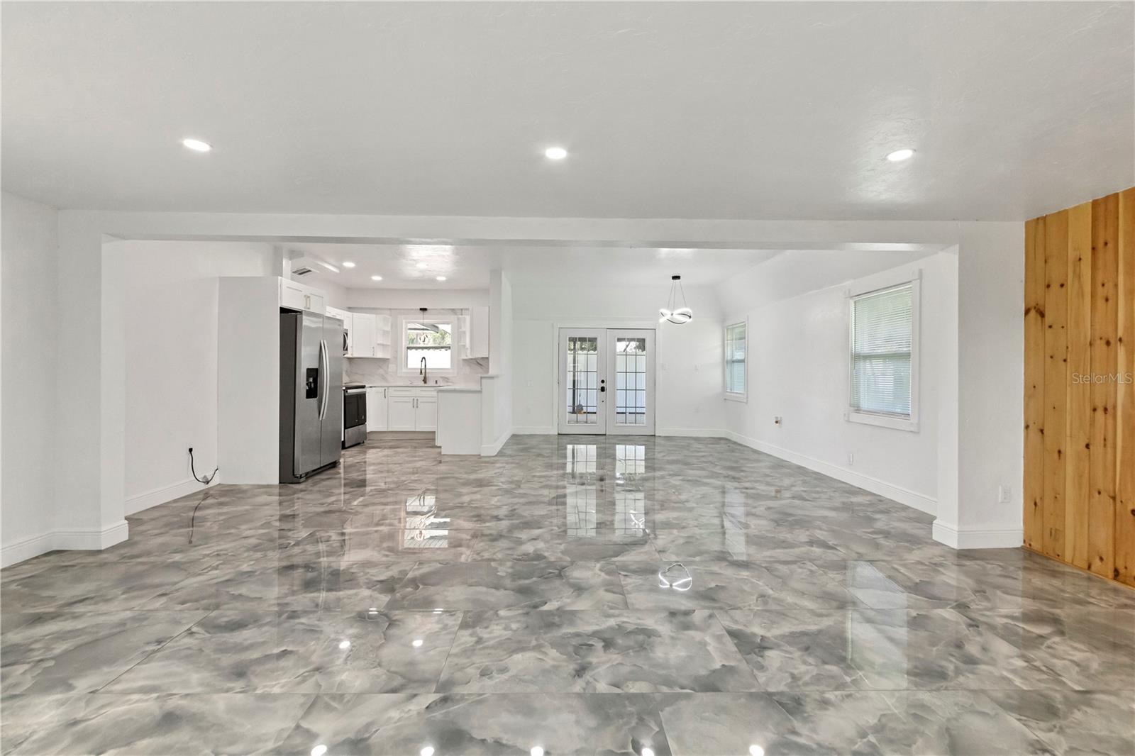 2839 OLYMPIC ST — photo 9
