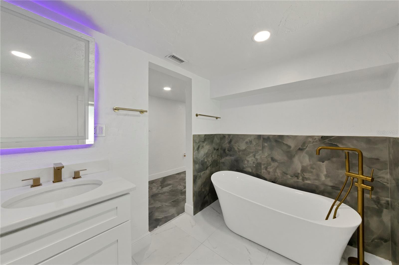 2839 OLYMPIC ST — photo 23