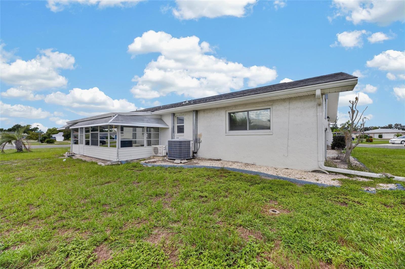 1743 COCO PALM CIR — photo 39