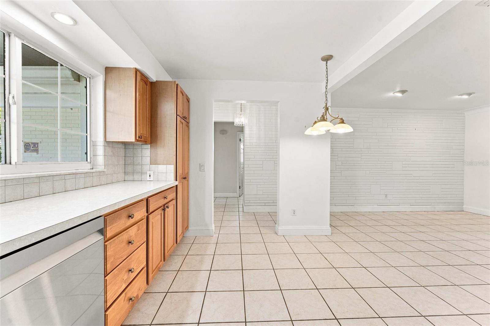 1773 LONDON LN — photo 30