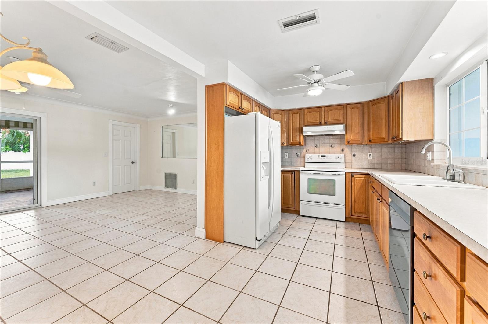 1773 LONDON LN — photo 23