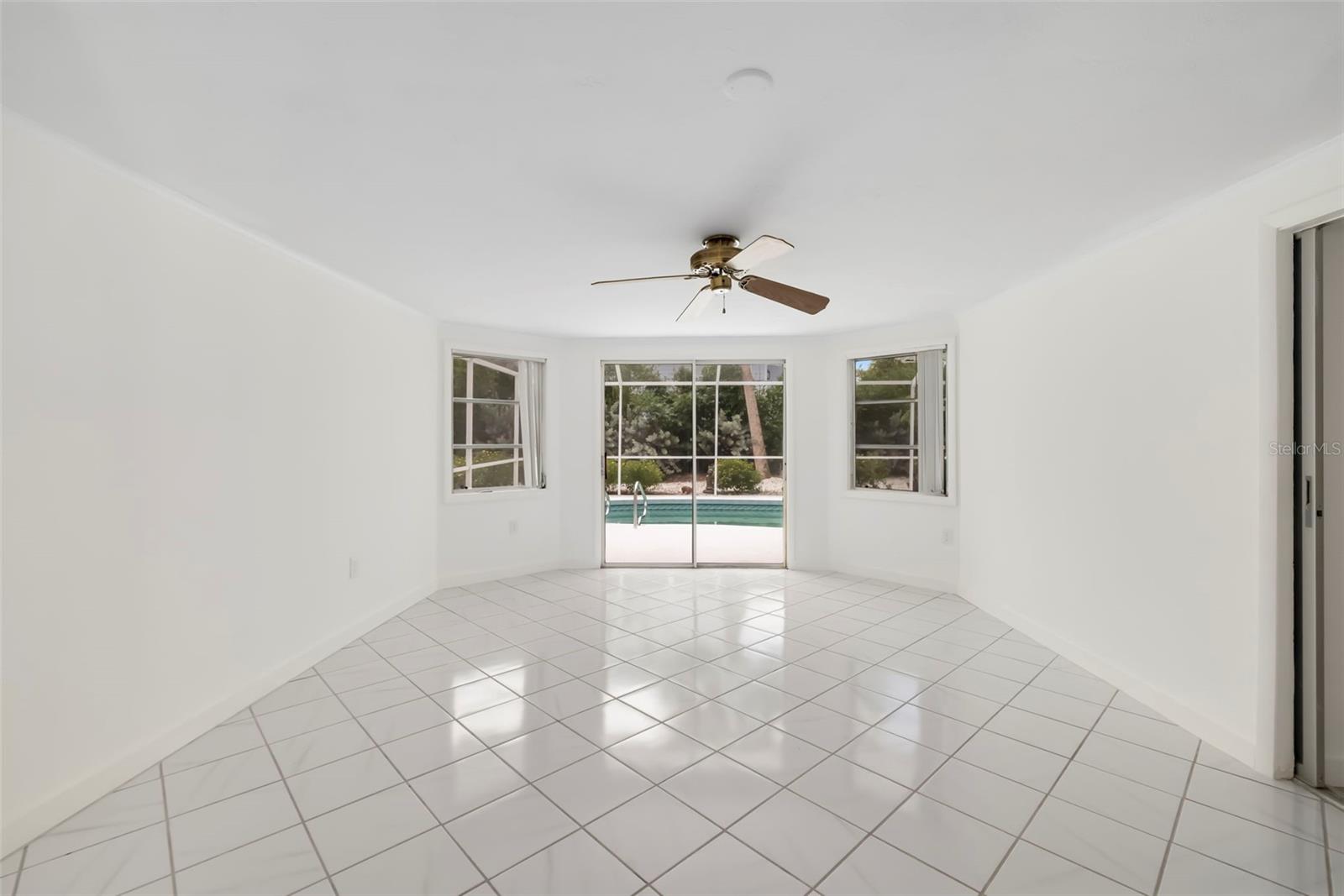 708 GARFIELD DR — photo 25