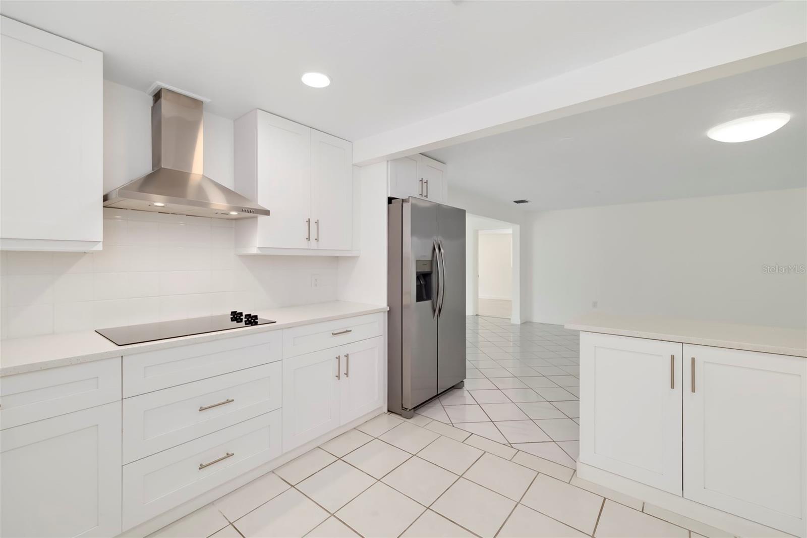 708 GARFIELD DR — photo 17