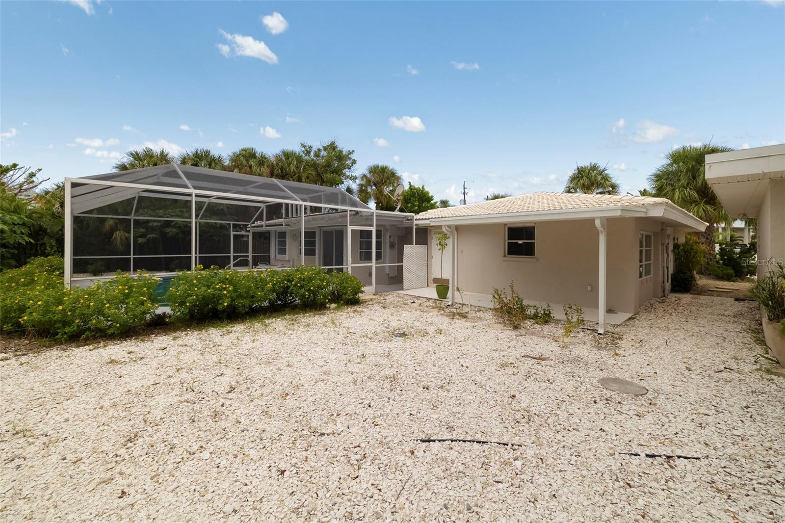 708 GARFIELD DR — photo 44