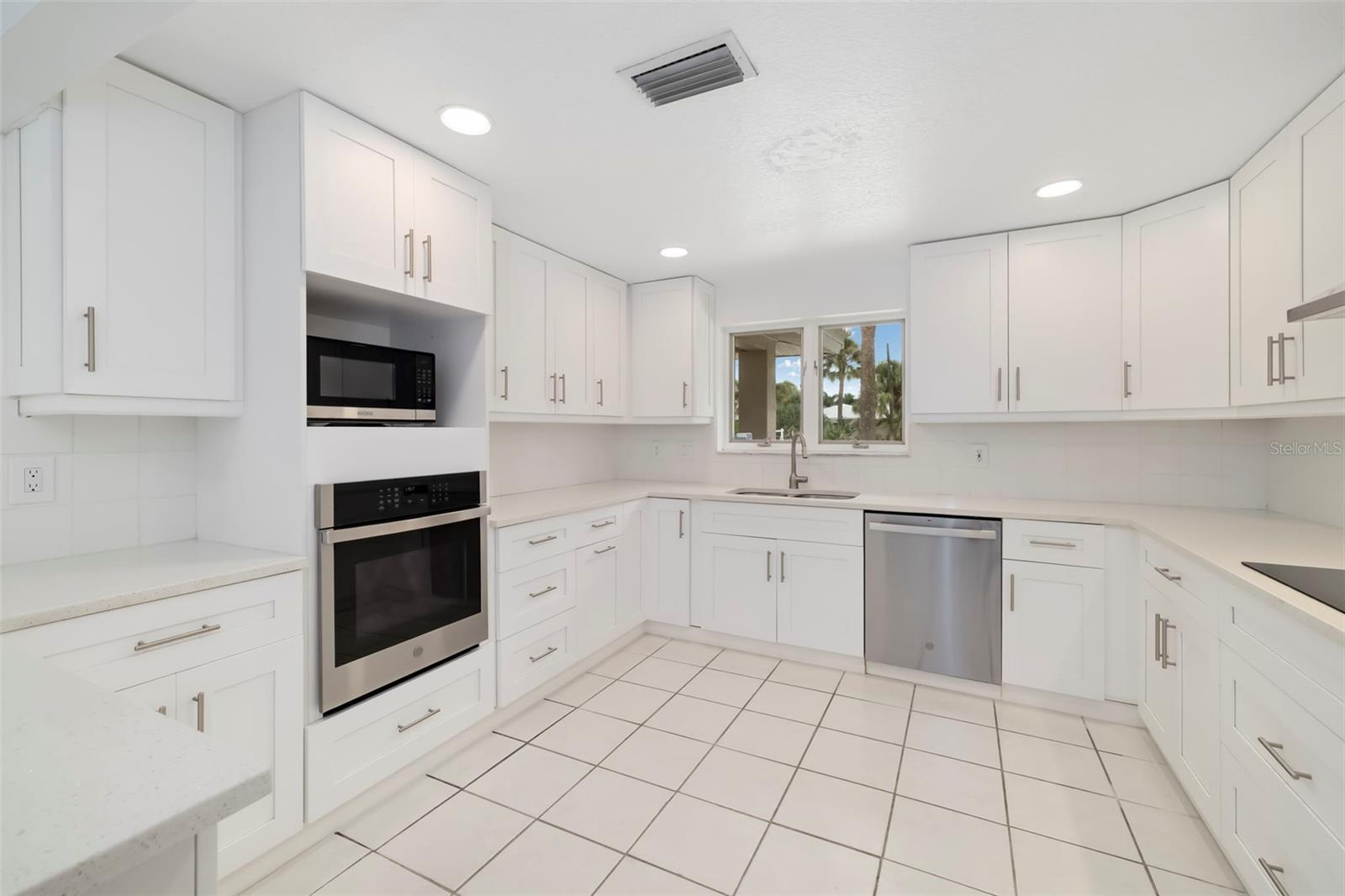 708 GARFIELD DR — photo 13