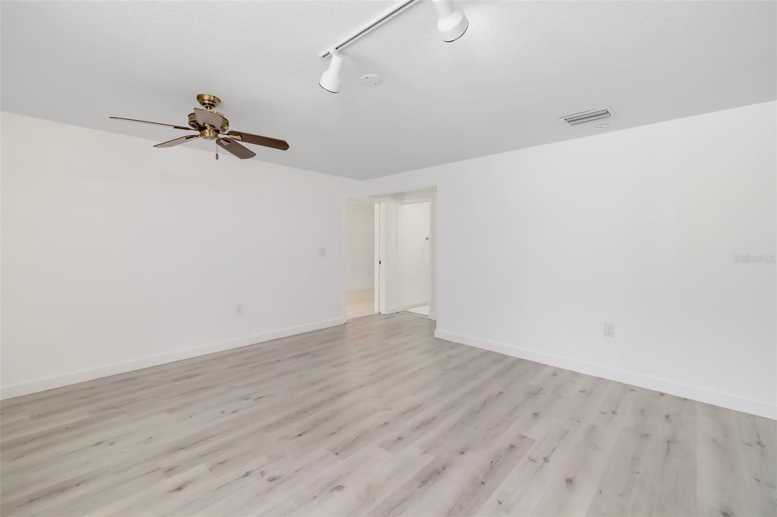 708 GARFIELD DR — photo 6