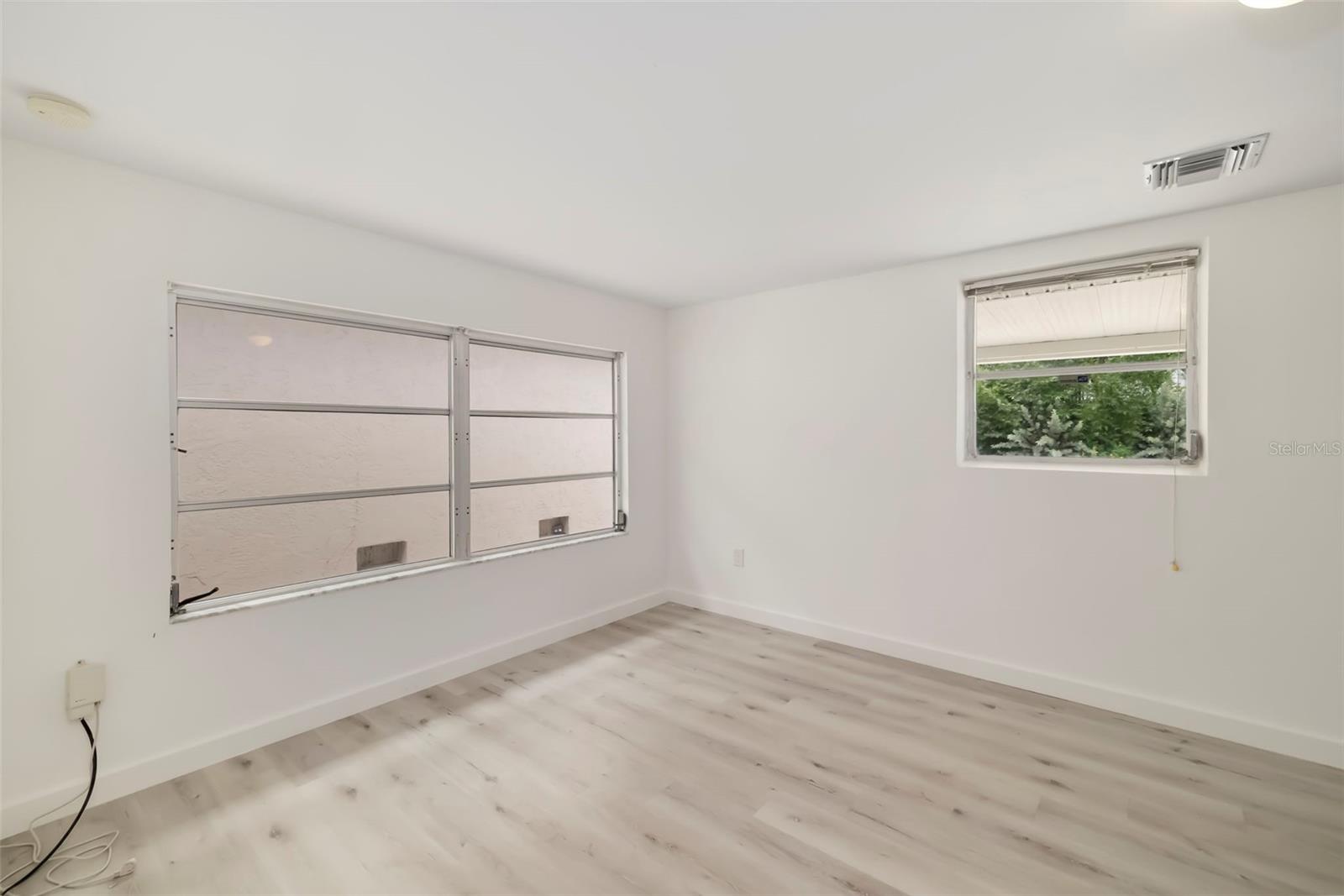 708 GARFIELD DR — photo 21