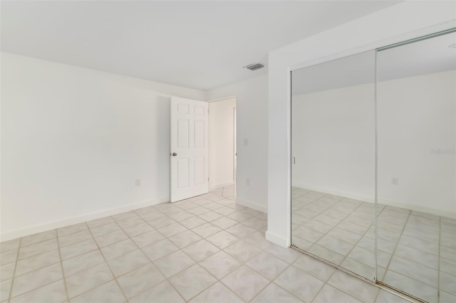 708 GARFIELD DR — photo 29