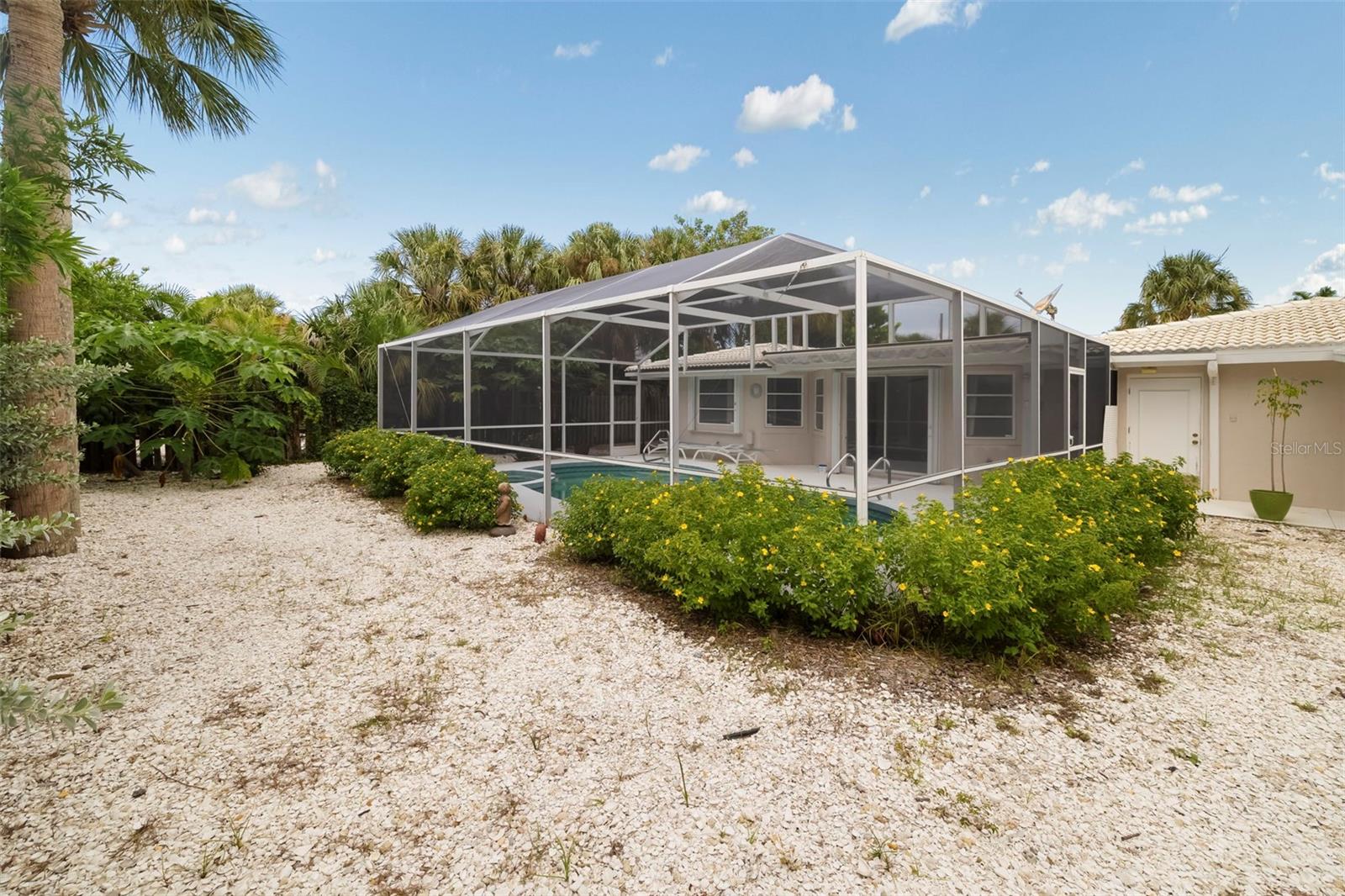 708 GARFIELD DR — photo 46