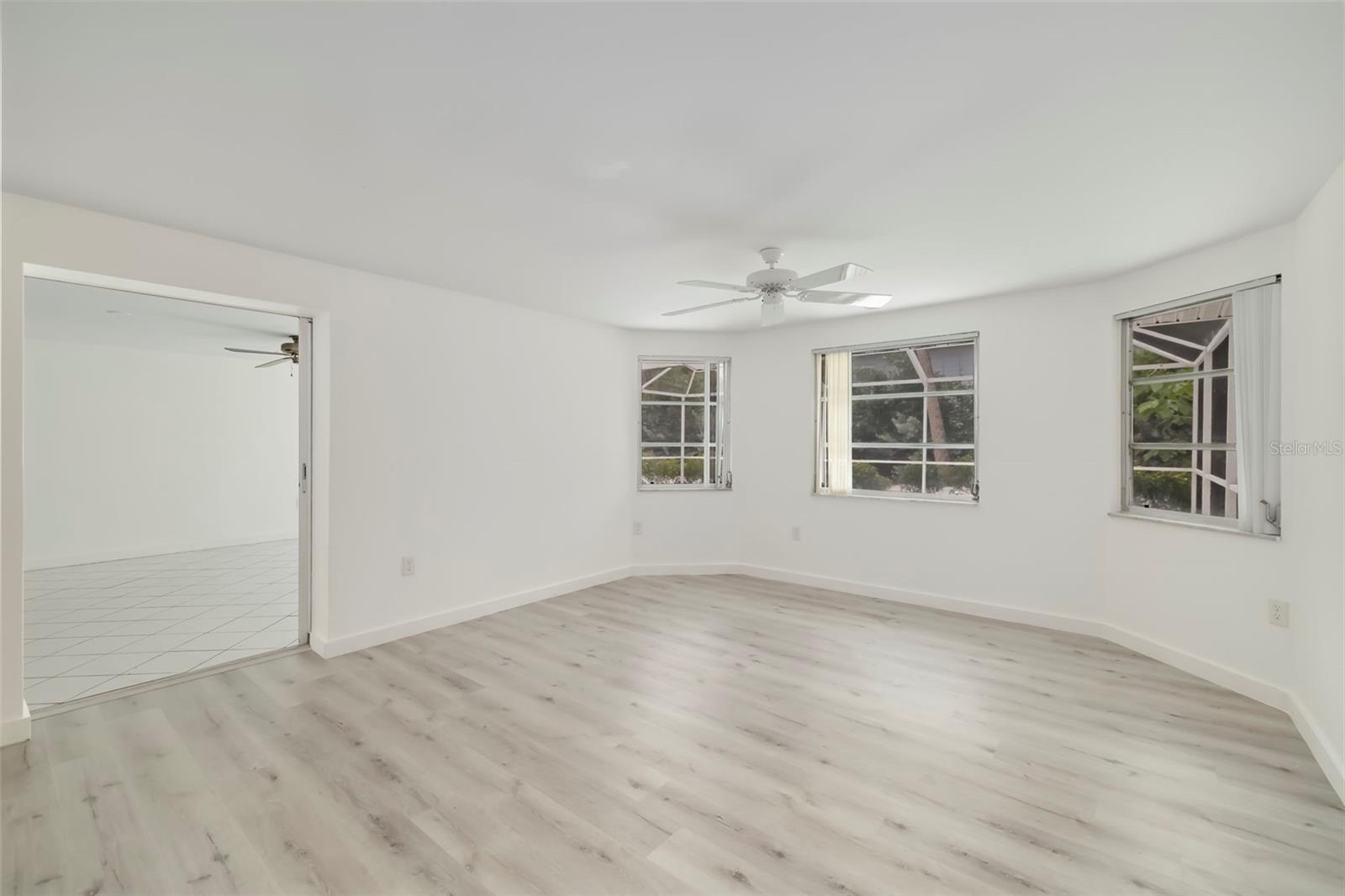 708 GARFIELD DR — photo 36