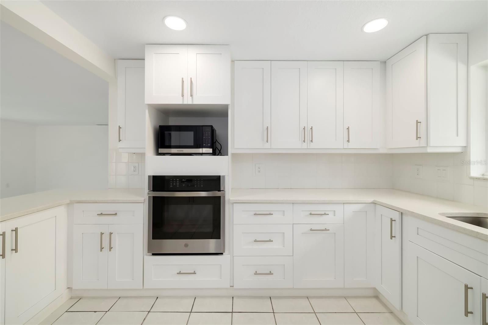 708 GARFIELD DR — photo 15