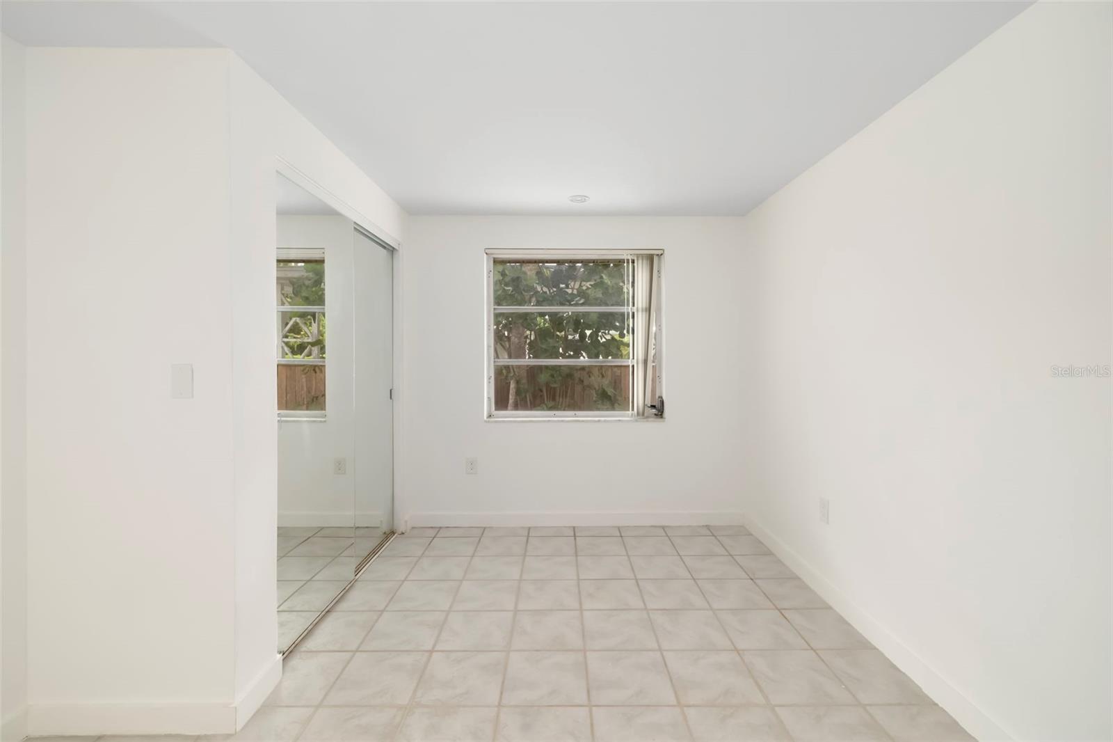 708 GARFIELD DR — photo 30