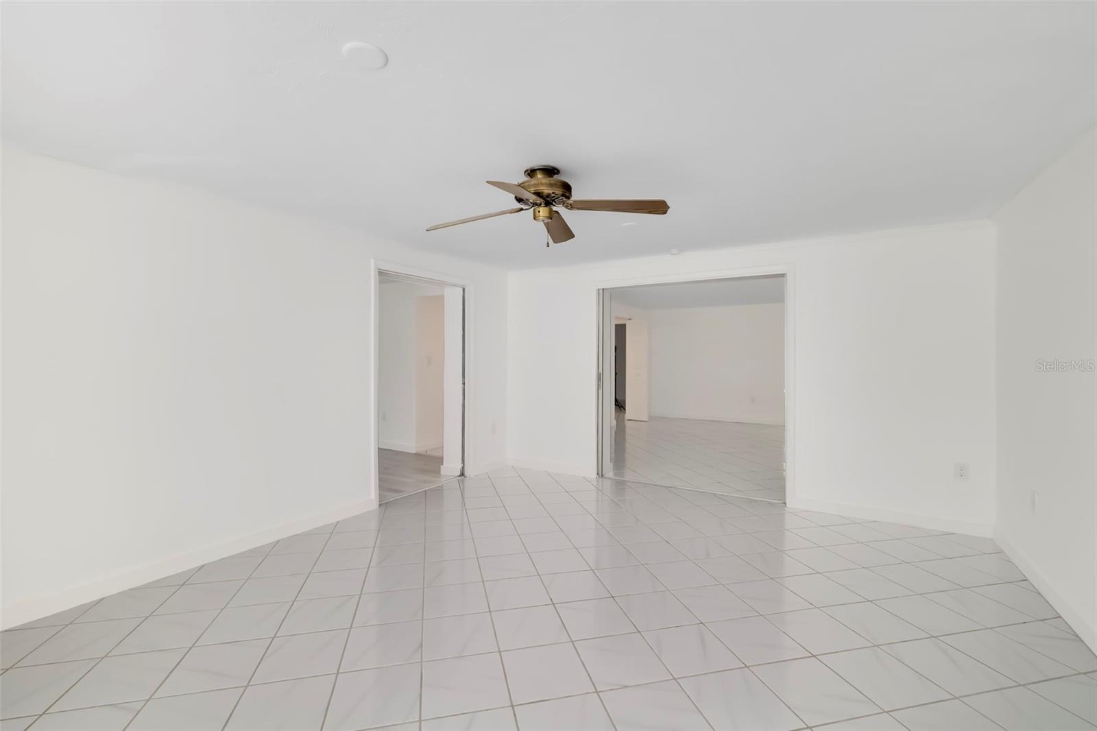 708 GARFIELD DR — photo 28