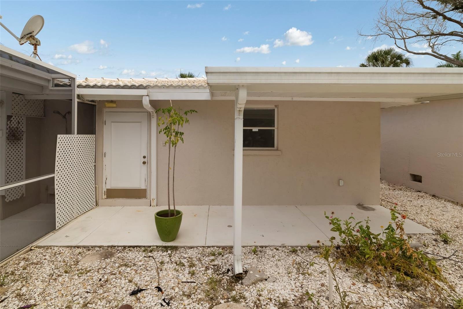 708 GARFIELD DR — photo 43