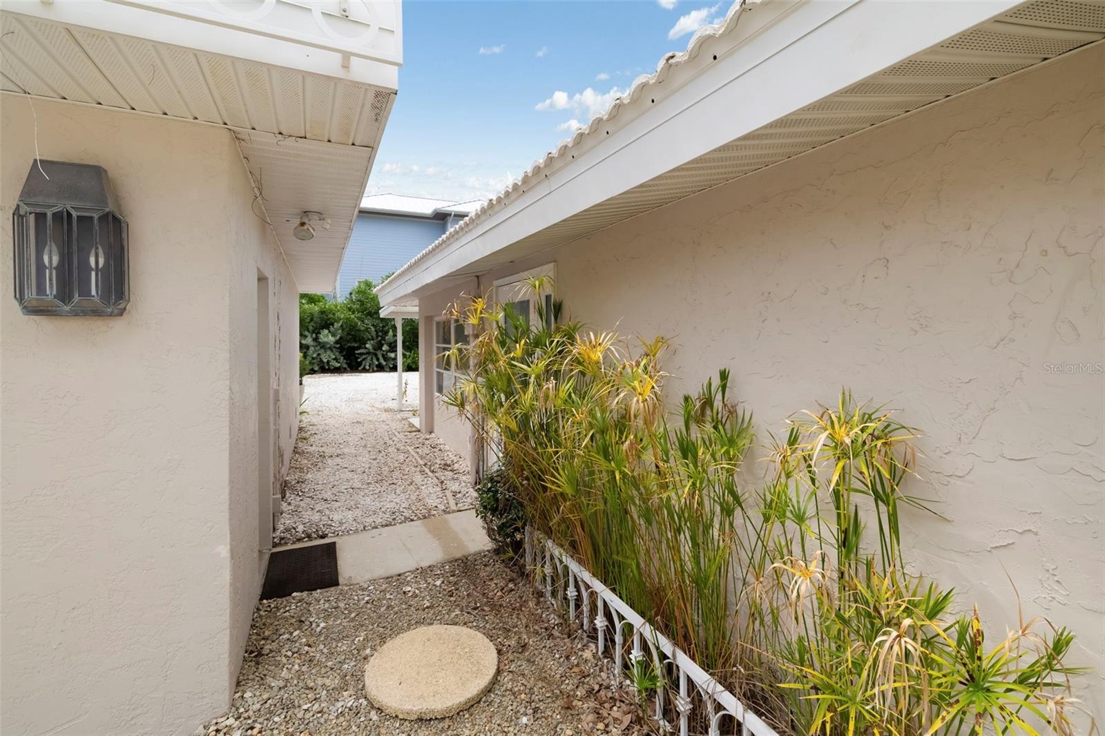 708 GARFIELD DR — photo 42